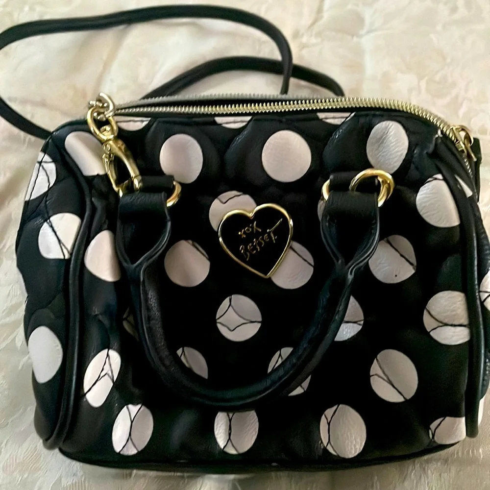 FREE W/ sale Betsy Johnson small polka dot purse,cracking along the zipper &side - Picture 1 of 6